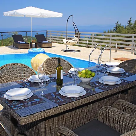 In Lefkada, Griechisches Festland Holiday home Tsoukaladhes